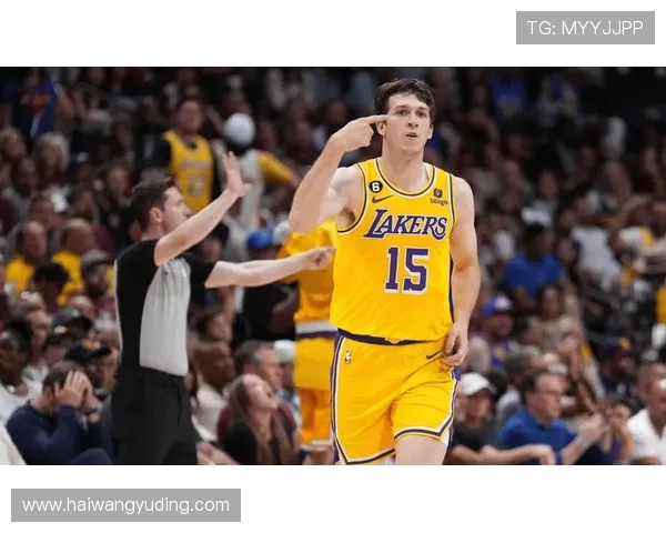 雷迪克确认里夫斯今日首发登场无时间限制全力出战冲击胜利赛场 雷迪克确认里夫斯今日首发登场无时间限制全力出战冲击胜利赛场